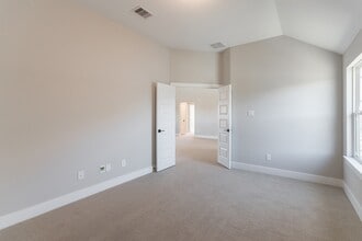 Building Photo - 2016 Woodland Park Ct