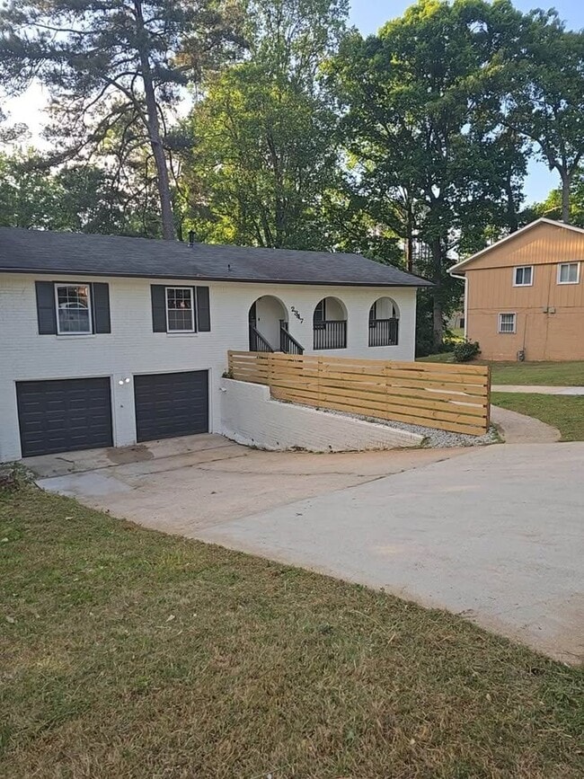 Photo - 2347 Greenway Dr House