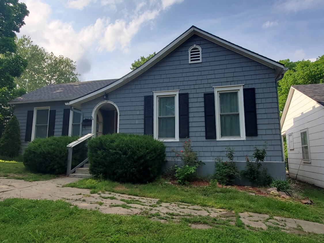 Building Photo - 423 Mound St