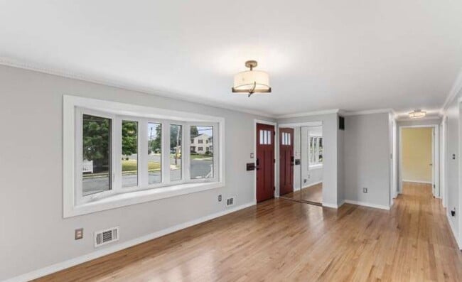 Building Photo - 19 Ashwood Rd