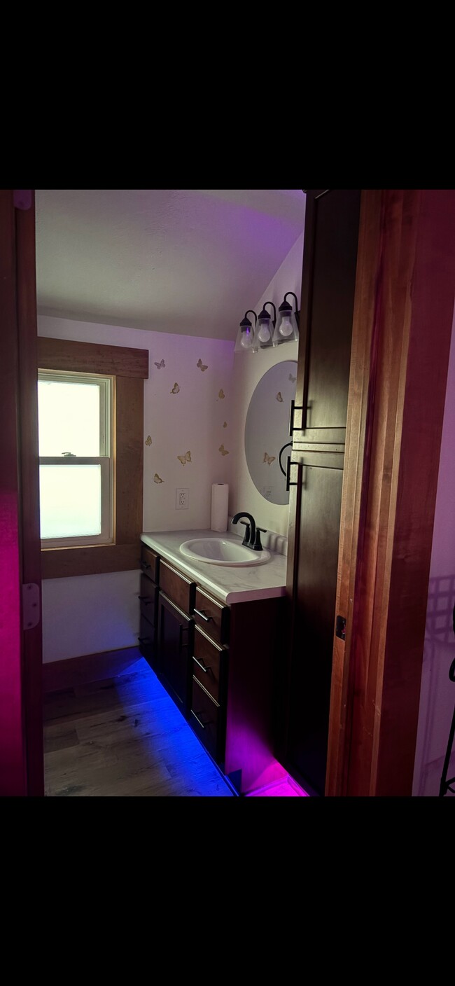 Bathroom - 119 N 6th St
