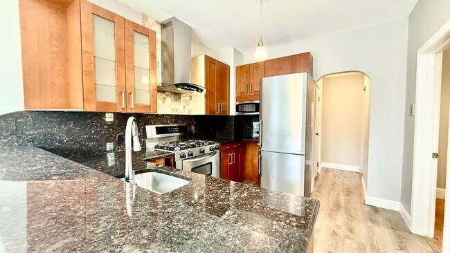 Foto del edificio - 7106 Cottage Ave