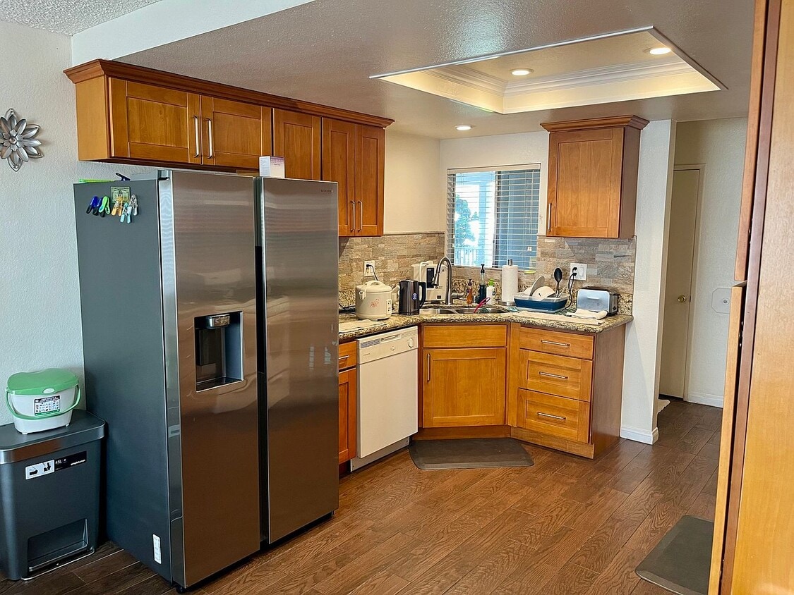 Primary Photo - 104 Taft Cir