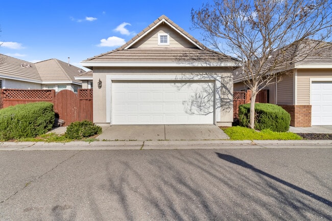 Building Photo - 1886 Dawnelle Way