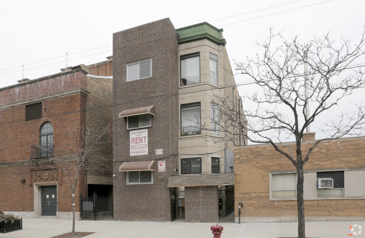 Foto del edificio - 5857 N Broadway St