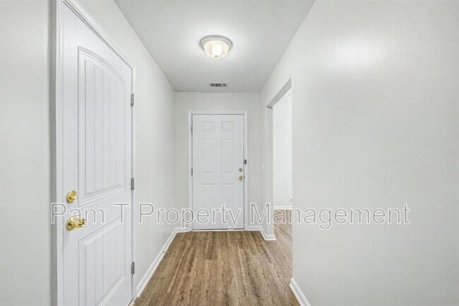 Building Photo - 20 Swallow Tail Cir