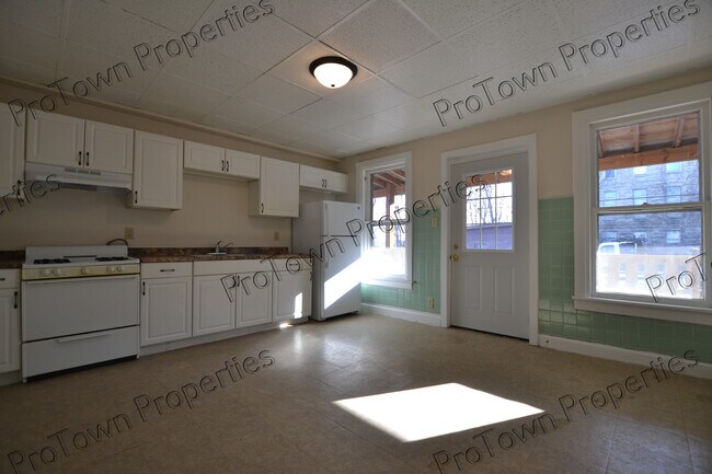 Foto del edificio - 258 Western Ave