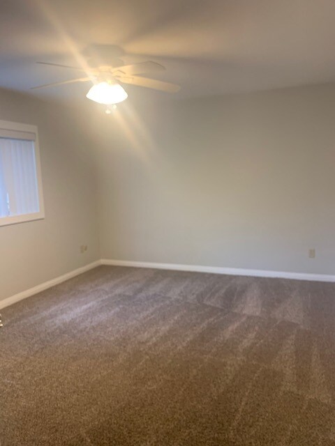 Dormitorio - 11915 Burbank Blvd