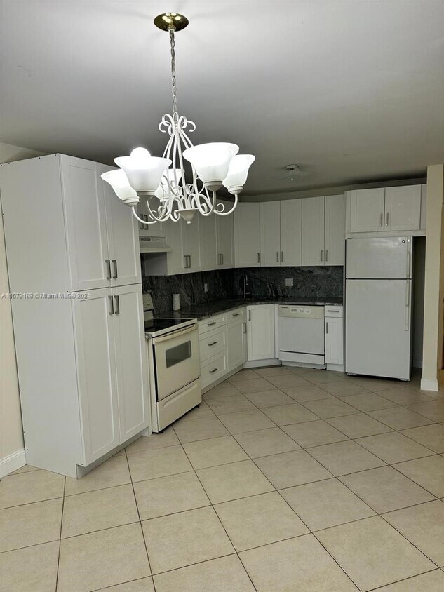 Primary Photo - 10751 Royal Palm Blvd