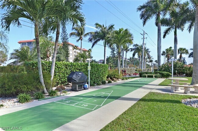 Foto del edificio - 25870 Hickory Blvd