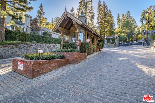 Foto del edificio - 15960 Valley Meadow Pl