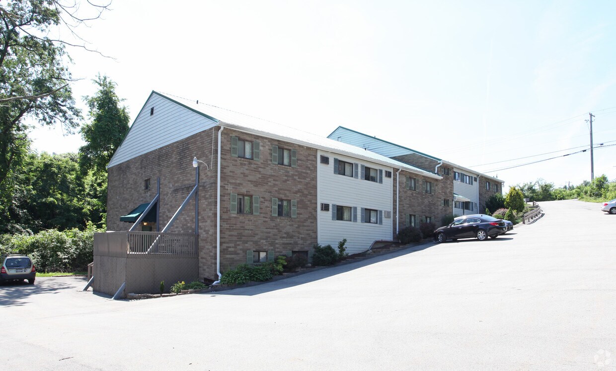 The Colonial Manor Apartments North Huntingdon, PA