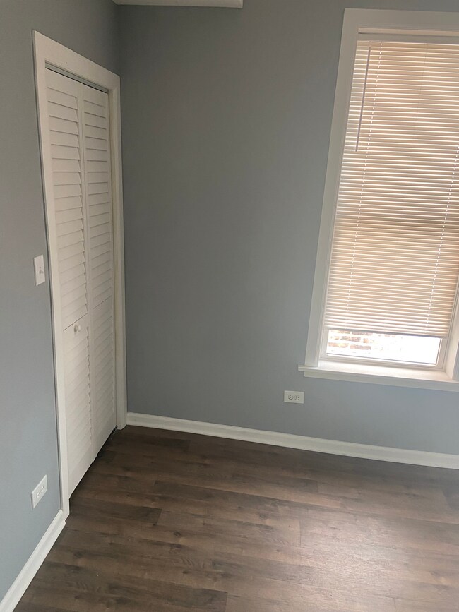 Building Photo - 5417 S Damen Ave