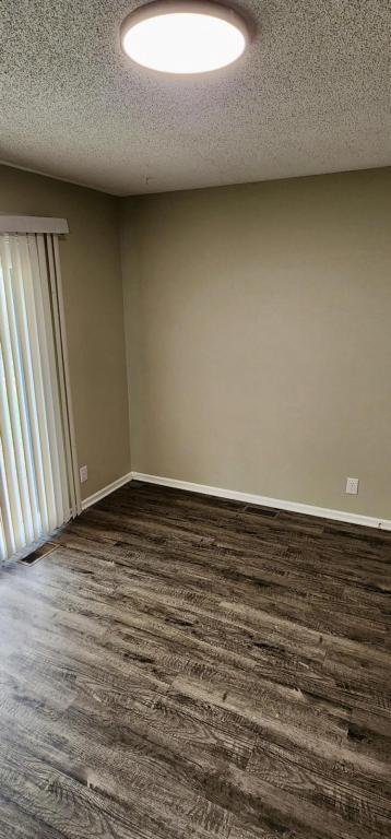 Building Photo - 100 Persimmon Dr
