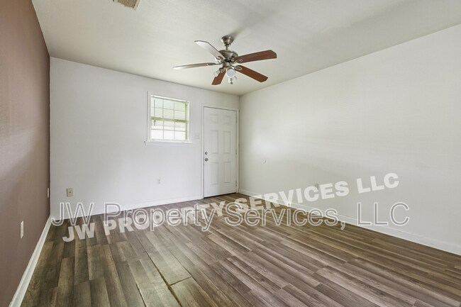 Foto del edificio - 204 Wilker Neal Ave