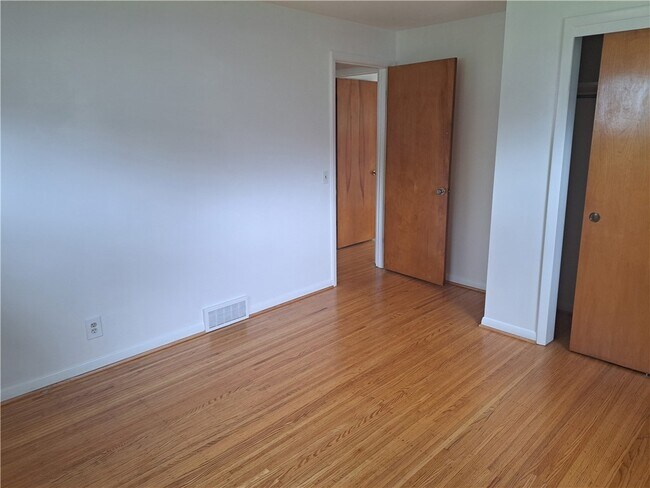 Foto del edificio - 75 Woody Ln