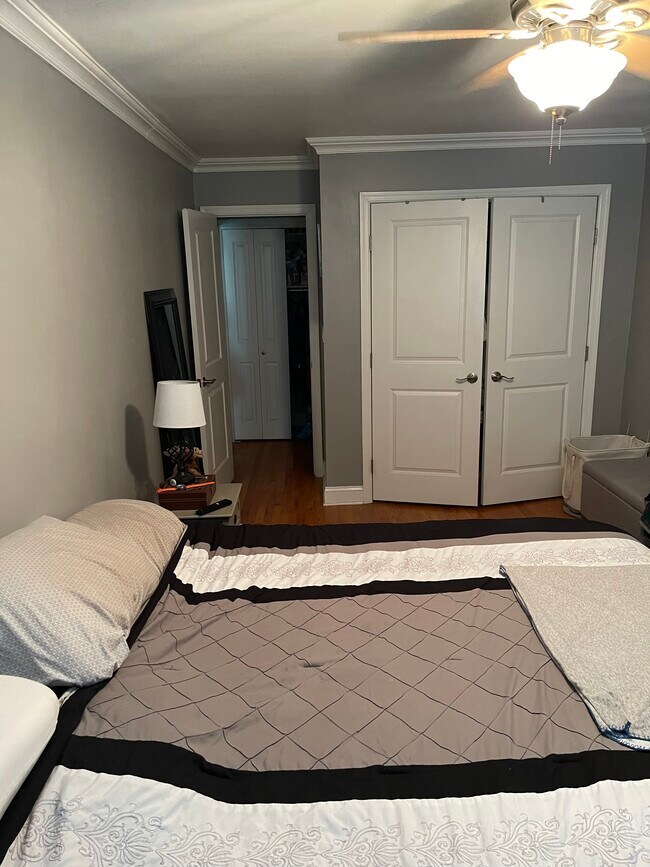 Foto del edificio - 838 Pelhamdale Ave