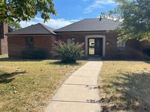 Building Photo - 213 Circleview Dr S