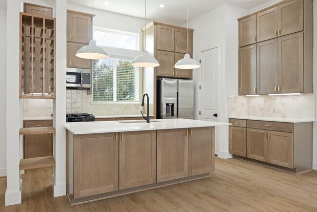 Building Photo - 2121 Hoskins Dr Unit B