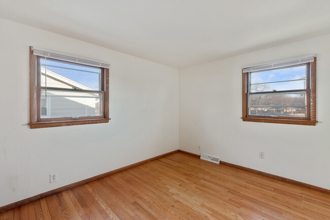 Bedroom - 9554 W Beckett Ave