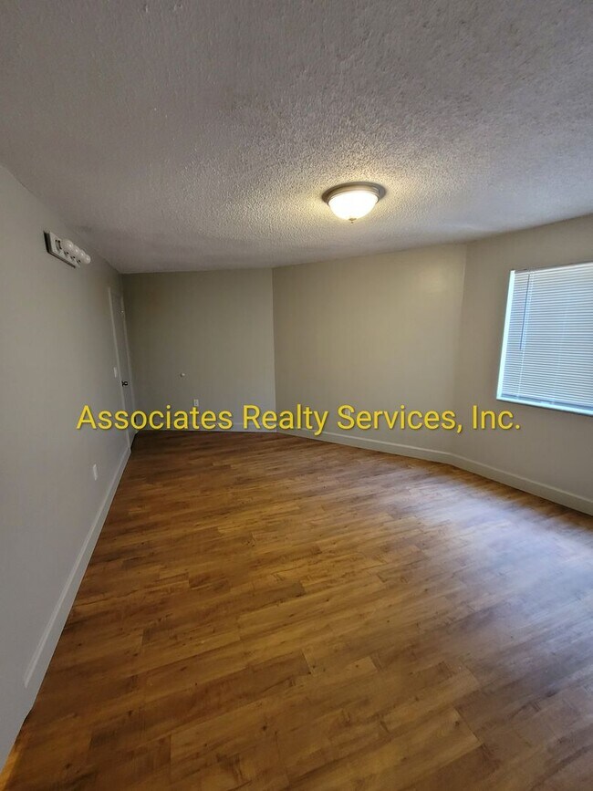 Foto del edificio - Newly renovated 3 bedroom,  in Lake Butler, available early Summer!