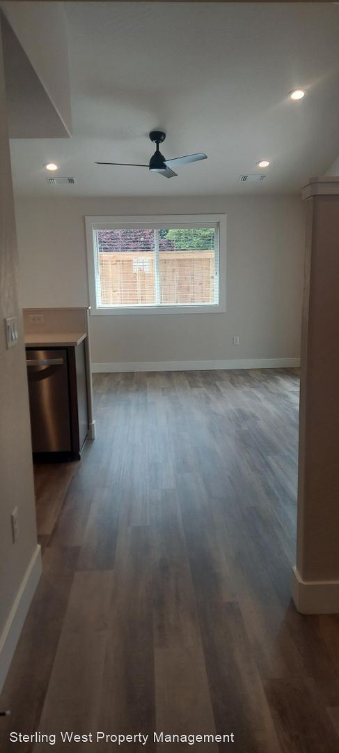 Building Photo - 3 br, 2 bath House - 435 Village Ct