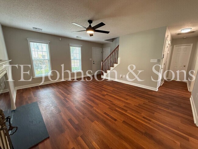 Building Photo - Spacious 3 Bedroom Home with Primary Suite on Main Level in Camden Forest