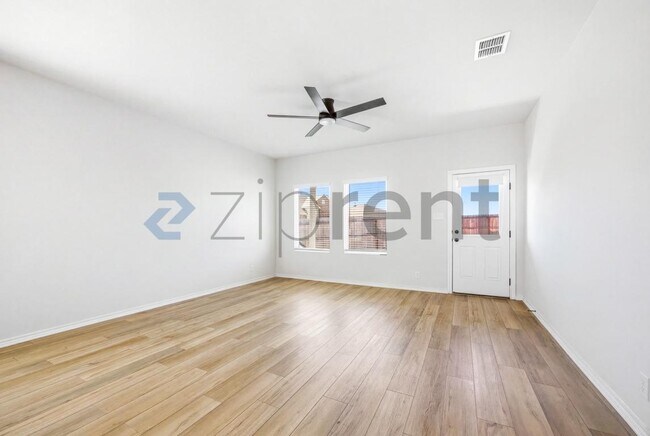 Building Photo - Unit