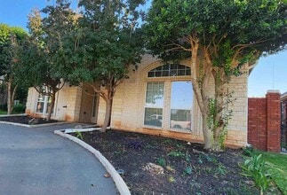 Building Photo - 1608 Tanglewood Dr