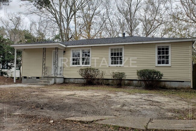 Building Photo - **$0 Deposit** Remodeled 4 Bed 1.5 Bath in...