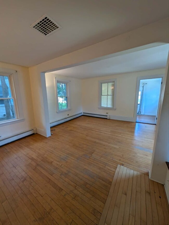 Building Photo - 21 Elm St