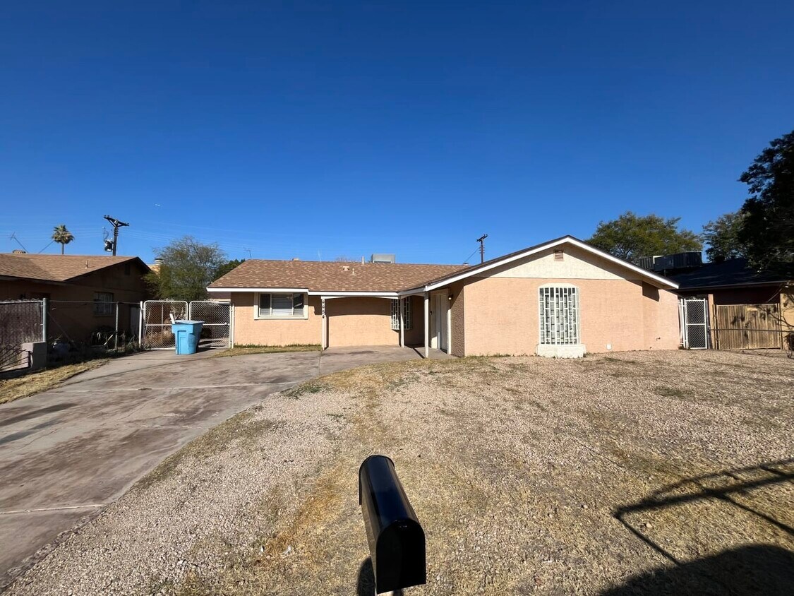 Primary Photo - 4454 W Avalon Dr