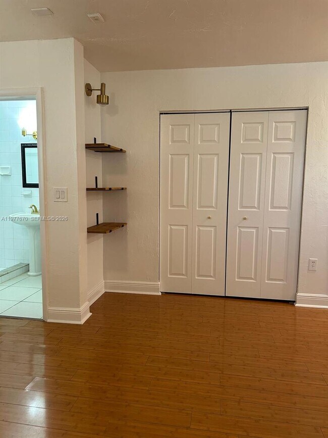 Foto del edificio - 7901 SW 64th Ave