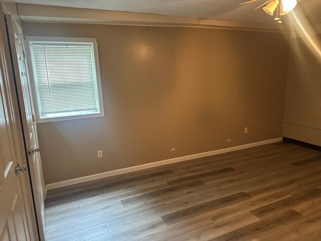 Foto del edificio - 599 Timberlake Rd