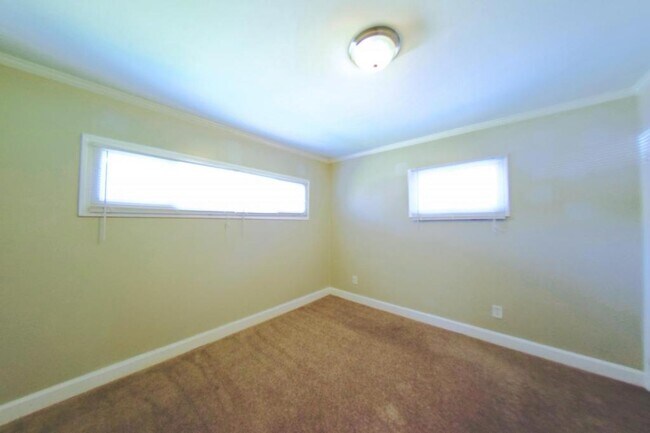 Building Photo - 2409 Deherradora Ave.