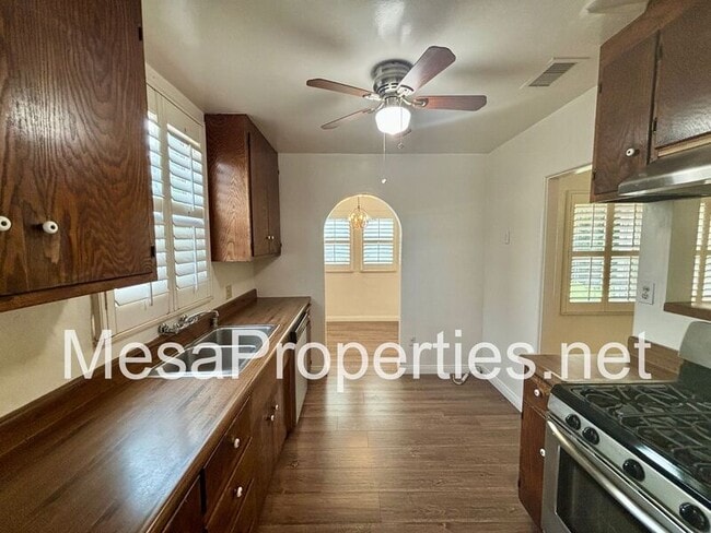 Foto del edificio - 3232 N Mayfield Ave
