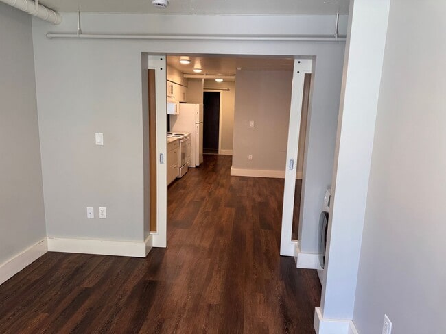 Building Photo - 803 Waimanu St