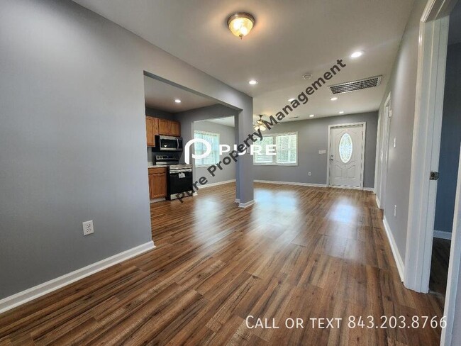 Building Photo - Available now!! Single-family detached in ...