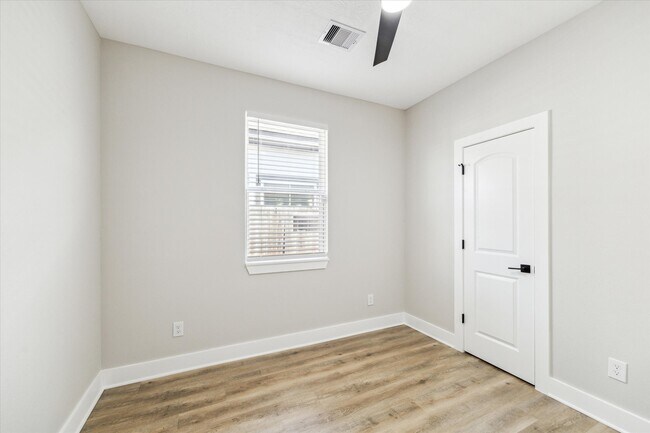 Foto del edificio - 8130 Sunbury St