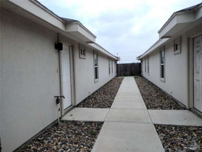 Building Photo - 2017 Stardust Ln