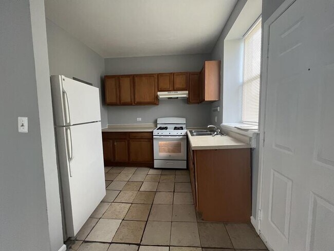 Building Photo - 4129 S Ellis Ave