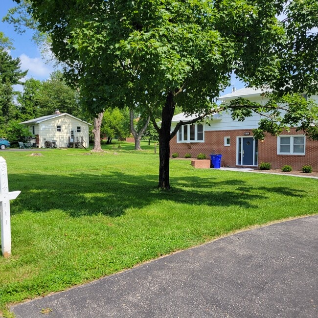 Building Photo - 8414 Mitzy Ln