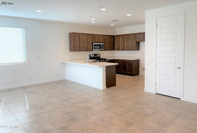 Building Photo - 8958 W Palo Verde Dr