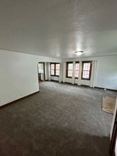 Building Photo - 422 SW 9th St