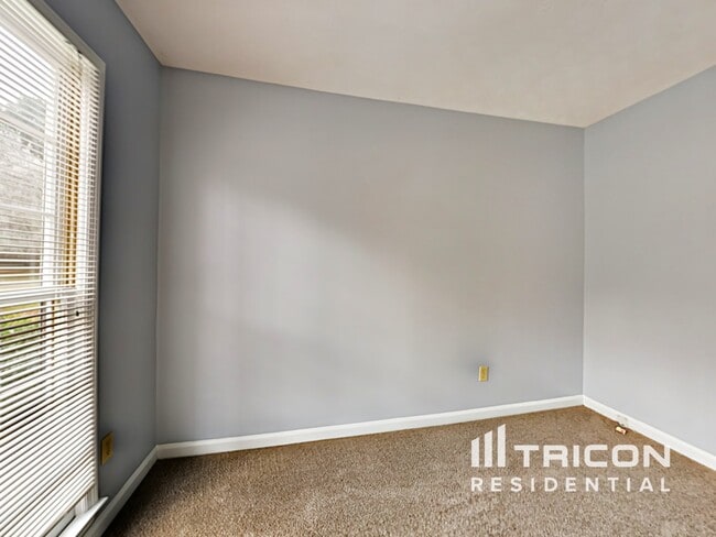 Foto del edificio - 5044 Rosemeade Ct