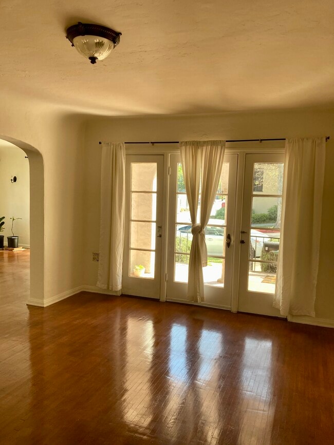 Dinning room. French doors exit to front porch - 2423 St George St
