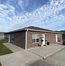 Building Photo - 1110 Hope Dr