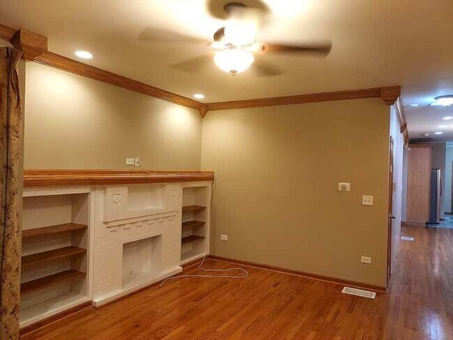 Building Photo - 8233 S Langley Ave