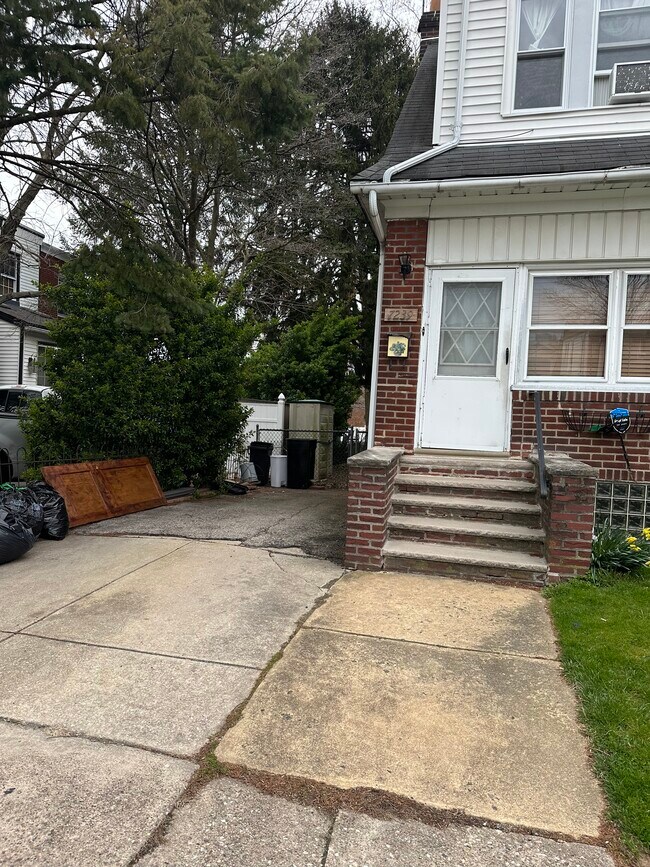 Front - 7239 Montour St