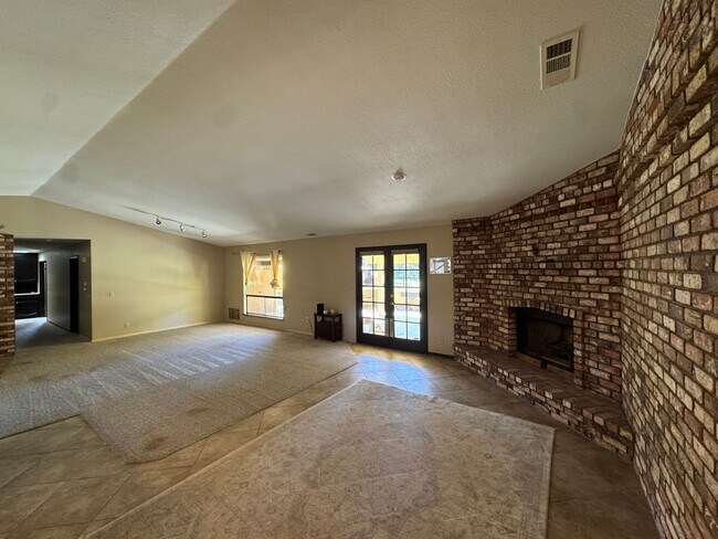 Building Photo - 3-Bedroom Home on Spacious Property in a Great Nipomo Location